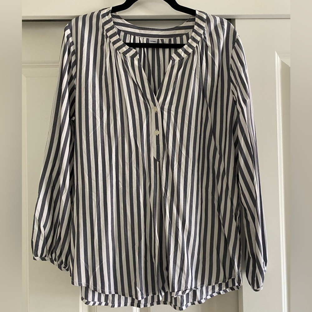 EUC - Old Navy | stripe blouse | chambray & white | L